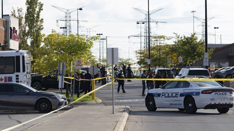 Ένας αστυνομικός σκοτώθηκε και άλλοι δυο τραυματίστηκαν από πυροβολισμούς στο Οντάριο