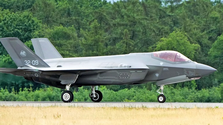 Μάικλ Μακόλ: Η Ελλάδα αξίζει να πάρει τα F-35