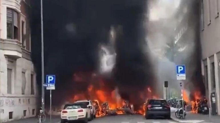 Ισχυρή έκρηξη στο Μιλάνο: Τέσσερις τραυματίες – Αρκετά οχήματα τυλιγμένα στις φλόγες