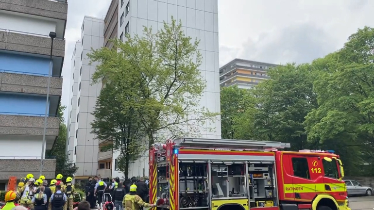 Έκρηξη σε κτήριο στο Ράτινγκεν της Γερμανίας – Τραυματίστηκαν δέκα πυροσβέστες και δύο αστυνομικοί