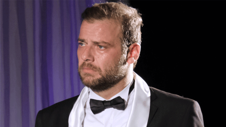 Ο Ορέστης Τζιόβας αποκαλύπτει: «Έχω πετάξει αβγά σε φωτορεπόρτερ»