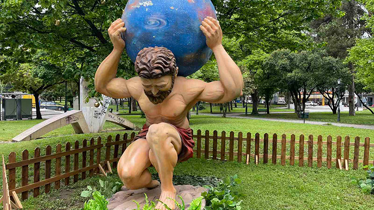 Οι 12 Άθλοι του Ηρακλή «ζωντανεύουν» στο δημοτικό πάρκο Κατερίνης