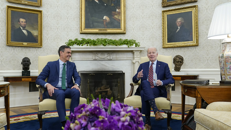 Ο Μπάιντεν εξέφρασε την ευγνωμοσύνη του στον Σάντσεθ για τη σύσφιξη των διμερών αμυντικών σχέσεων και τη στήριξη στην Ουκρανία