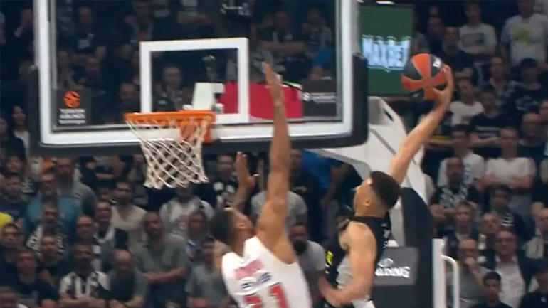 Euroleague: Το κάρφωμα του Έξουμ στον Μπόλομποϊ αναδείχθηκε καλύτερη φάση της σεζόν!