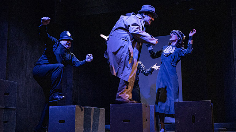 «Τα 39 Σκαλοπάτια» του Χίτσκοκ σε σκηνοθεσία της Αννέτας Παπαθανασίου, στη Θεσσαλονίκη