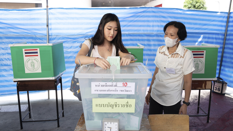 Εκλογές στην Ταϊλάνδη: Αναμένεται ρεκόρ συμμετοχής – Η αντιπολίτευση ελπίζει να απομακρύνει από την εξουσία τους φιλοστρατιωτικούς