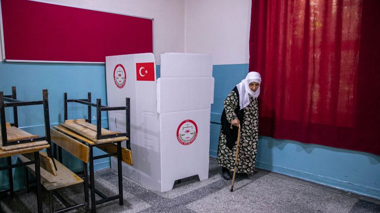 Εκλογές στην Τουρκία: Με κάθε τρόπο και μέσο στις κάλπες οι ψηφοφόροι