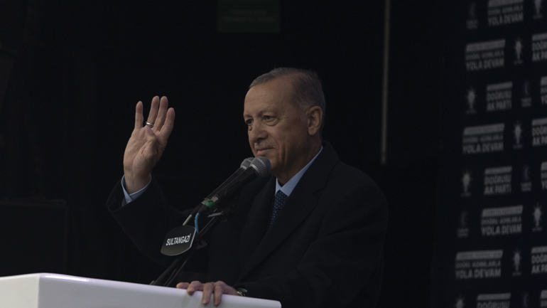 Με προσευχή στην Αγιά Σοφιά έκλεισε την προεκλογική του εκστρατεία ο Ερντογάν