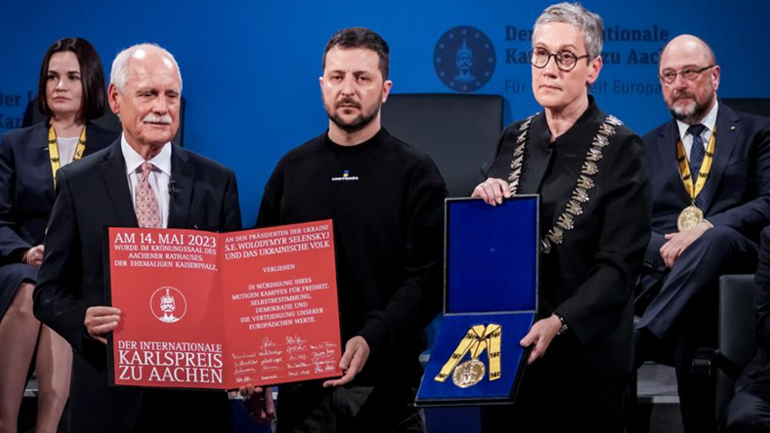Ο Βολοντίμιρ Ζελένσκι τιμήθηκε με το βραβείο «Καρλομάγνος» στο Άαχεν