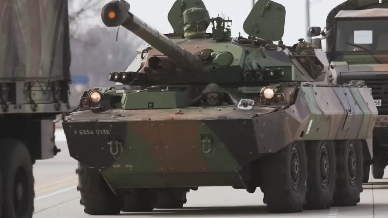 Η Γαλλία θα εξοπλίσει τάγματα του ουκρανικού στρατού με δεκάδες τεθωρακισμένα οχήματα και ελαφριά άρματα μάχης
