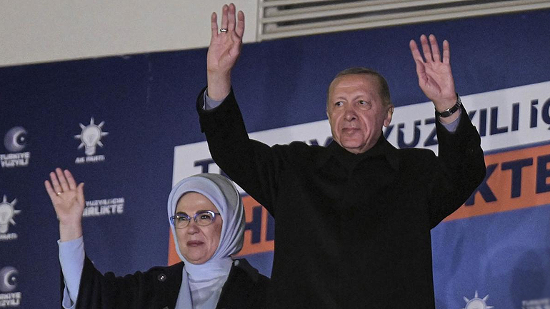 Deutsche Welle: «Ο Ερντογάν πολύ σκληρός για να πεθάνει»