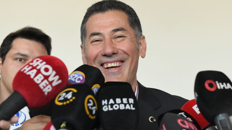 Σινάν Ογάν: «Θα εξετάσω τις επιλογές μου»