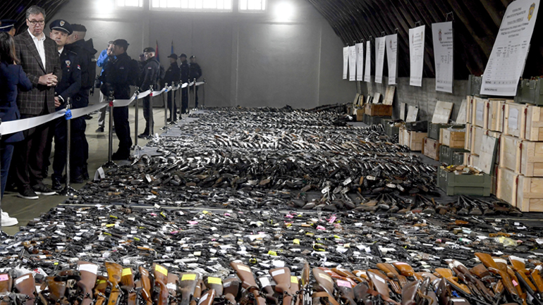 Πάνω από 13.000 όπλα ιδιωτών κατασχέθηκαν στη Σερβία στον απόηχο των μαζικών πυροβολισμών