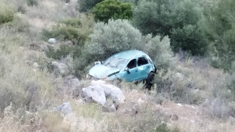 Σχιστό Κορυδαλλού: Αυτοκίνητο έπεσε σε γκρεμό 25 μέτρων – Δύο ανήλικοι στο νοσοκομείο