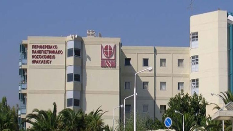 Στο ΠΑΓΝΗ, σε κρίσιμη κατάσταση το 2,5 ετών κοριτσάκι που παρασύρθηκε όταν ο πατέρας του έκανε όπισθεν