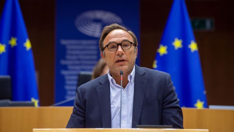 Π. Κόκκαλης: «Συνήθης πρακτική διεθνώς» το λαθρεμπόριο ρωσικού πετρελαίου για την κυβέρνηση Μητσοτάκη;