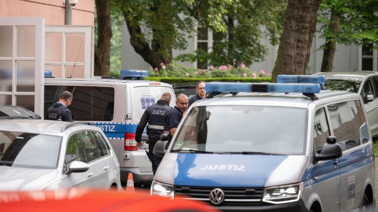 Δύο δημοσιογράφους της τουρκικής εφημερίδας Σαμπάχ συνέλαβε η γερμανική αστυνομία