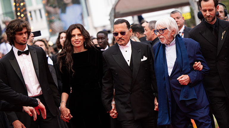 Τζόνι Ντεπ: Θερμή υποδοχή παρά τις αντιδράσεις στο Φεστιβάλ Καννών