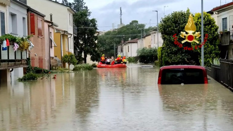 Βιβλική καταστροφή στην Ιταλία: Nεκροί από τις πλημμύρες -Βούλιαξαν πόλεις, χιλιάδες εκτοπισμένοι