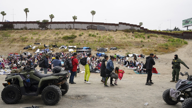 ΗΠΑ: Μειώθηκαν οι διελεύσεις των συνόρων μετά την αλλαγή των κανόνων για τη μετανάστευση