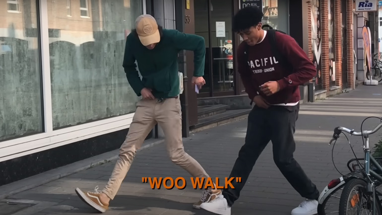 Youtuber ζητά από αγνώστους να του δείξουν την αγαπημένη τους χορευτική κίνηση