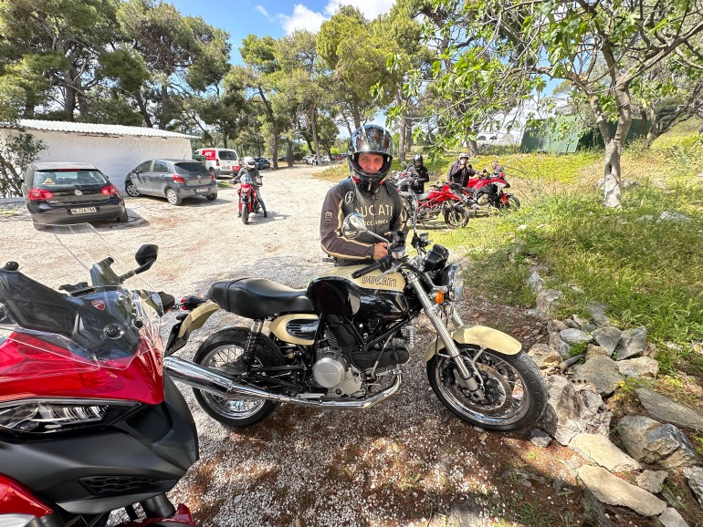 Ο Φάνης Στρωματιάς συμμετείχε με μια σύγχρονη GT, που διατηρεί τη μαγεία των κλασικών Ducati 