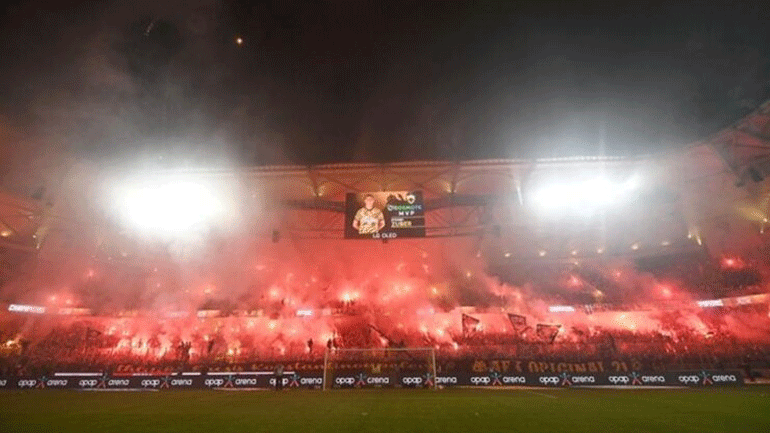 Η ΑΕΚ έδωσε στη δημοσιότητα τη φωτογραφία του οπαδού με τη φωτοβολίδα