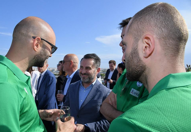 Αθλητές και  προπονητής της ομάδας ποδοσφαίρου σάλας (Futsal) 