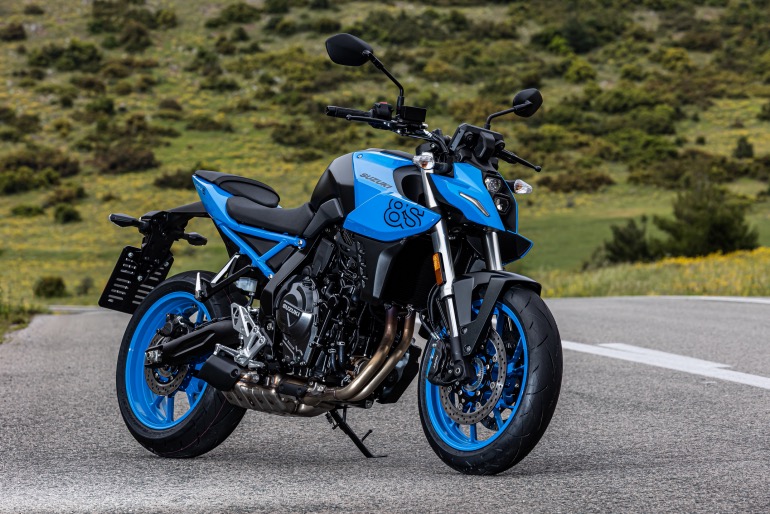 Η γυμνή streetfighter GSX-8S έχει ιδιαίτερο ενδιαφέρον