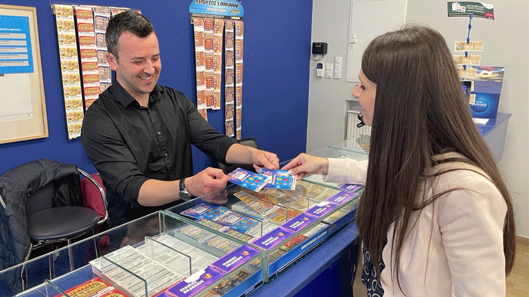 Ο καλύτερος τρόπος για να ευχηθείς στον Κωνσταντίνο και την Ελένη είναι εδώ