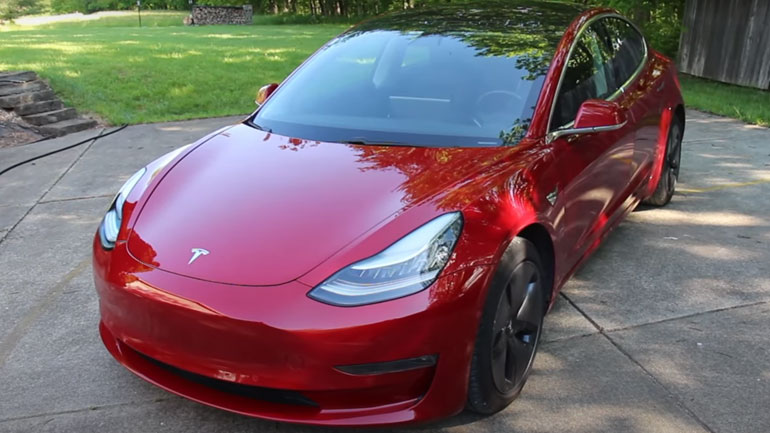 Πόσο μειώνεται η αυτονομία ενός Tesla Model 3 μετά από 160.000χλμ;