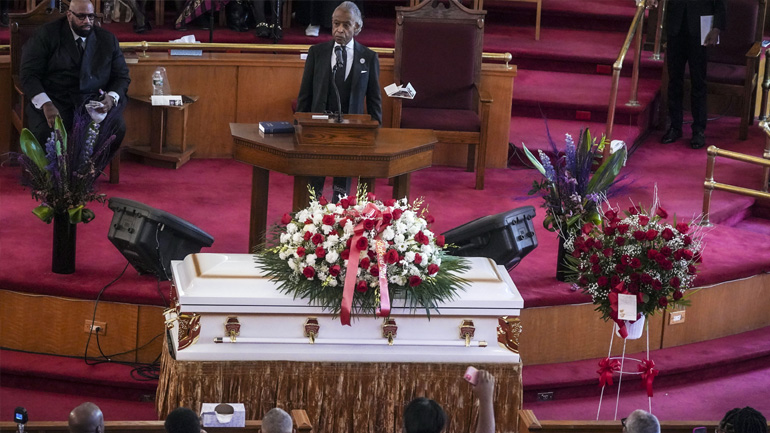 ΗΠΑ: Βαρύ πένθος και οργή στην κηδεία του άστεγου επιβάτη που στραγγαλίστηκε στο μετρό