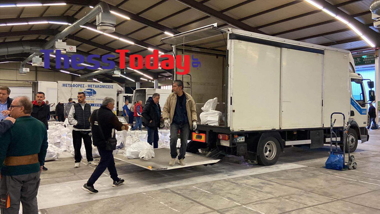 Θεσσαλονίκη: Κάλπες, λευκοί σάκοι και δεκάδες φορτηγά – «Πυρετός» προετοιμασιών για τις εκλογές