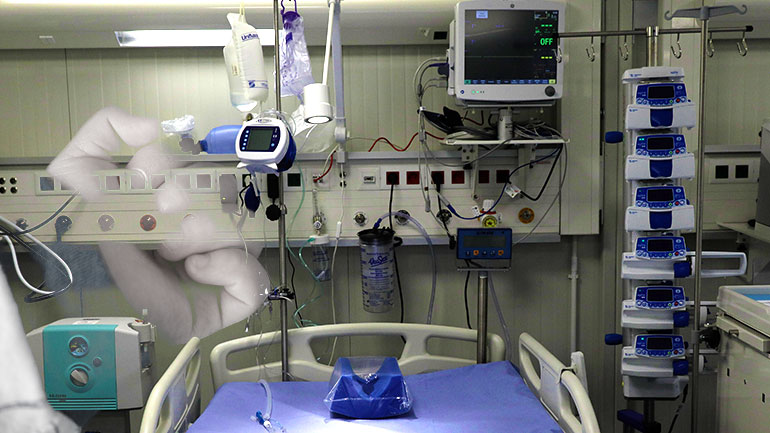 Πέθανε το κοριτσάκι που είχε χτυπηθεί κατά λάθος από τον πατέρα του