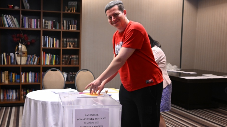 Πήγαν να ψηφίσουν οι φίλοι του Ολυμπιακού στο Κάουνας