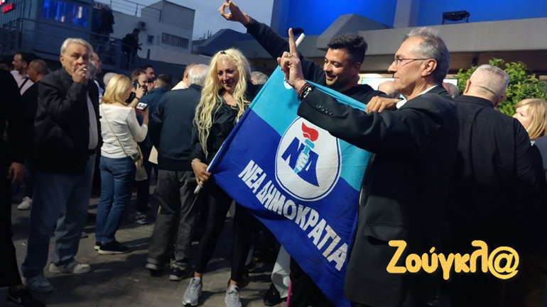 Πανηγυρισμοί στη ΝΔ μετά την ανακοίνωση του ποσοστού επικρατείας – «Όλη η Ελλάδα είναι μπλε»