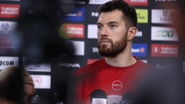 Ολυμπιακός-Πίτερς: «Φυσικά και πιστεύω πως θα κατακτήσω πάλι το τρόπαιο»