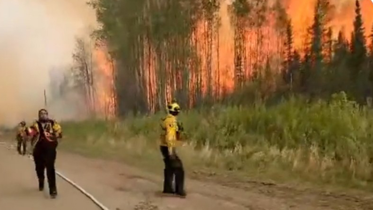 Με 87 ενεργές εστίες πυρκαγιών βρίσκονται αντιμέτωπες οι αρχές στο δυτικό Καναδά