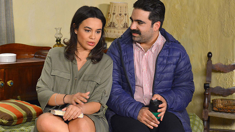 «Χαιρέτα μου τον Πλάτανο»: Με πολλά απρόοπτα και εκπλήξεις ρίχνει αυλαία η αγαπημένη κωμική σειρά