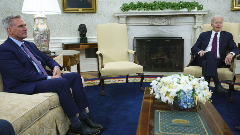 Συνάντηση Μπάιντεν με τον πρόεδρο της Βουλής των Αντιπροσώπων για το όριο δανεισμού