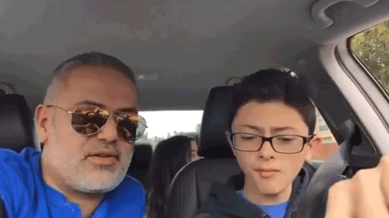 Πατέρας κάνει μαθήματα οδήγησης στον γιο του