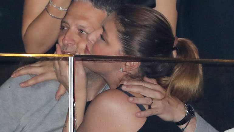 Έλενα Παπαρίζου-Ανδρέας Καψάλης: Τρυφερές στιγμές στα μπουζούκια της Νέας Υόρκης