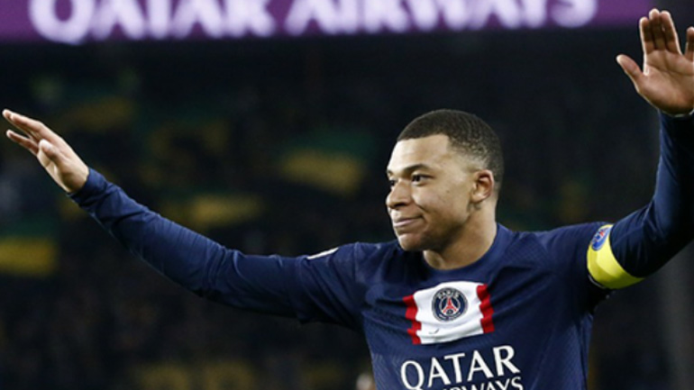 Μήνυμα συμπαράστασης του Μπαπέ στον Βινίσιους