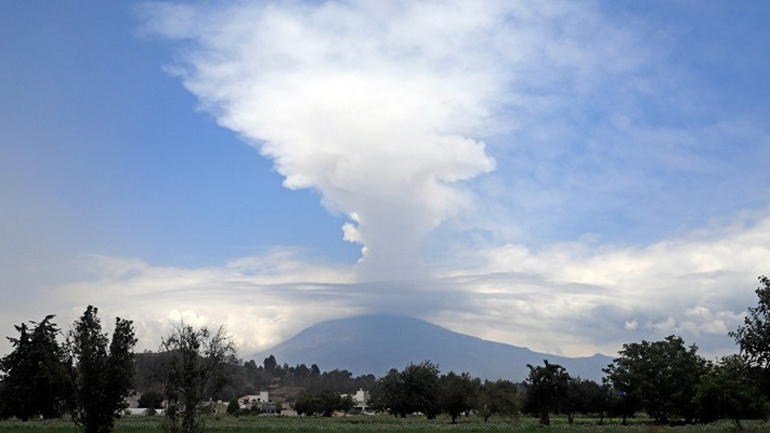 Αναστολή πτήσεων σε αεροδρόμιο του Μεξικού λόγω ηφαιστειακής τέφρας