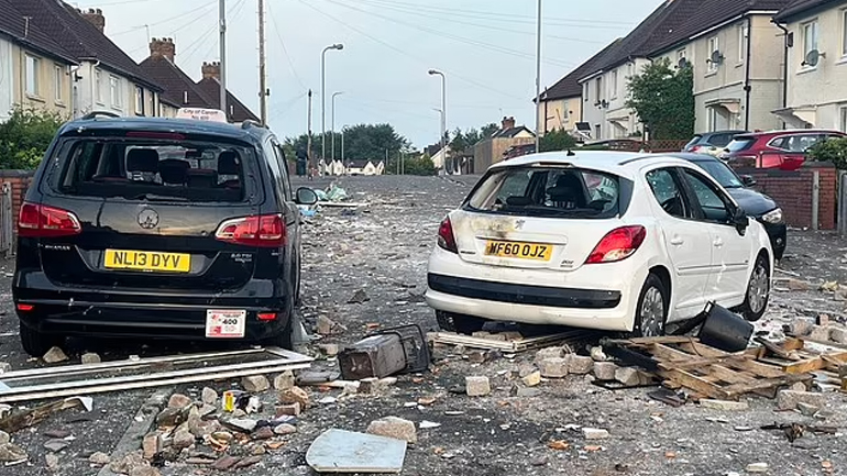 Ουαλία: Άγρια επεισόδια μεταξύ διαδηλωτών και αστυνομίας μετά από τροχαίο δυστύχημα στο Κάρντιφ