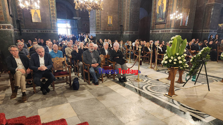 Σε κλίμα συγκίνησης η κηδεία του δημοσιογράφου Χρήστου Μάτη