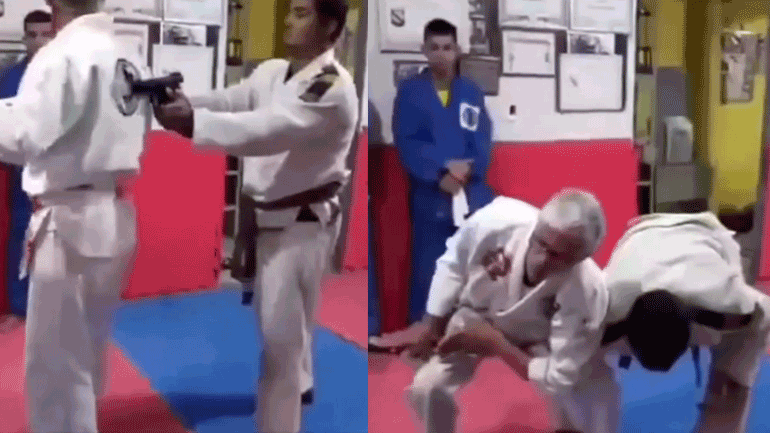 Δάσκαλος αυτοάμυνας δείχνει πώς αφοπλίζει έναν άνδρα με όπλο