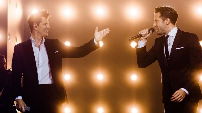 Κωνσταντίνος Αργυρός: Η έκπληξη που δέχτηκε στη σκηνή από τον Σάκη Ρουβά για τα γενέθλιά του