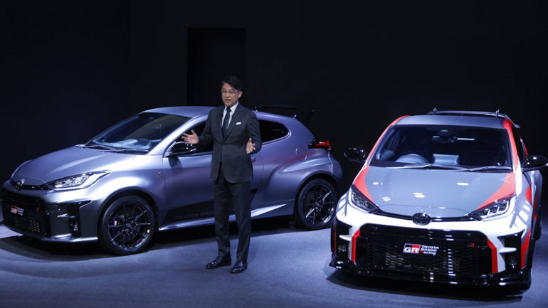 Γιατί η Toyota κρούει τον κώδωνα του κινδύνου για την απότομη στροφή προς τα ηλεκτρικά;