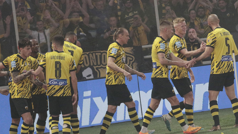 Έφτασε στον Βόλο η αποστολή της ΑΕΚ – Φίλαθλοι της ομάδας υποδέχτηκαν τους «κιτρινόμαυρους»!